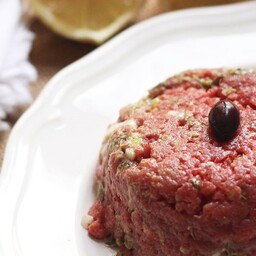 Tartare di manzo, olive taggiasche e grana