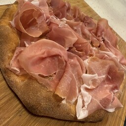 Schiacciata con Crudo