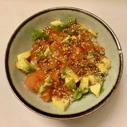 Cofanetto con salmone con avocado in salsa Giapponese - CS