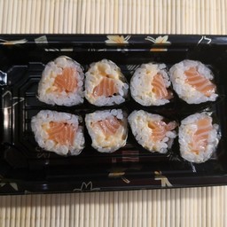 Hosomaki spicy salmon 