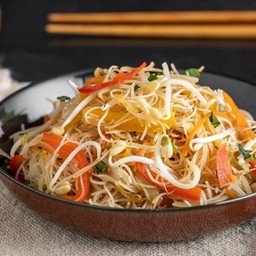 RICE SPAGHETTI WITH VEGETABLES