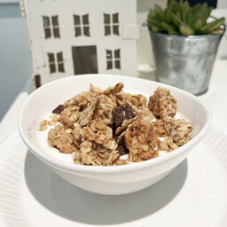 Yogurt bianco e cereali